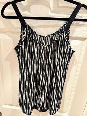 Black & White Sleeveless Zip Front Blouse
Macy’s Size Sm